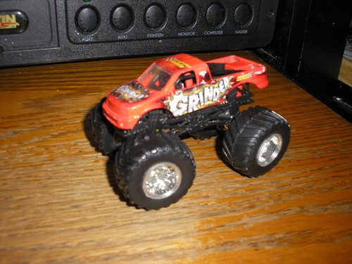 Bella hot wheels - hot,
